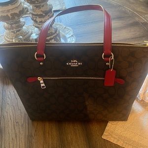 Coach purse, never been used